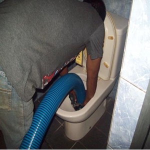 cara mengatasi wc mampet tanpa sedot wc